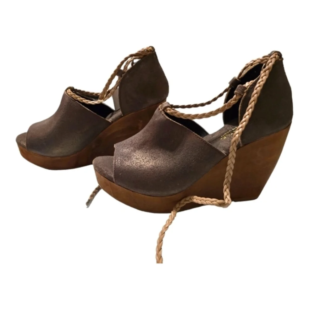 Very Volatile Platform Wooden Wedge Bronze Leather Gladiator Sandals Size 8 New!